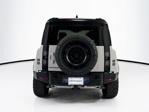 Borasco Grey Metallic 2026 Land Rover Defender P400 X-Dynamic SE