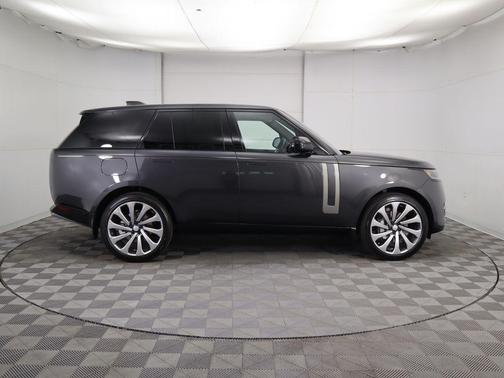 2025 Land Rover Range Rover P400 SE