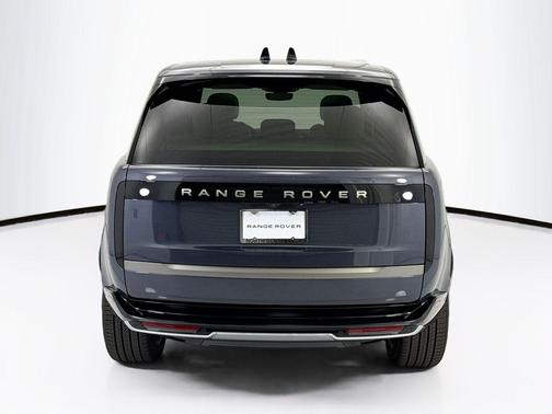 Varesine Blue Metallic 2026 Land Rover Range Rover P400 SE