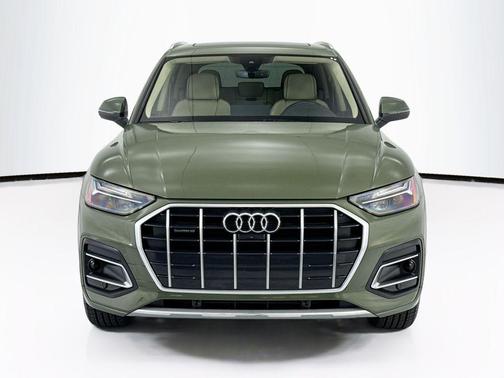 District Green Metallic 2024 Audi Q5 40 Premium Plus