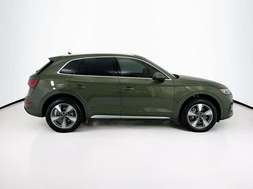 District Green Metallic 2024 Audi Q5 40 Premium Plus