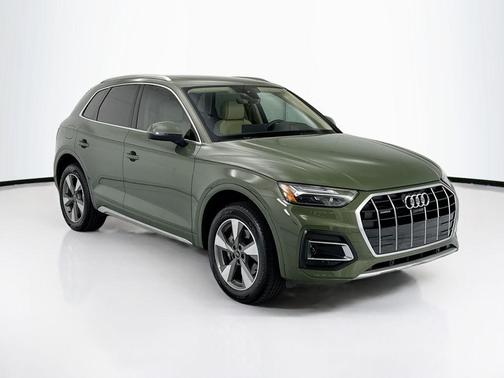 District Green Metallic 2024 Audi Q5 40 Premium Plus