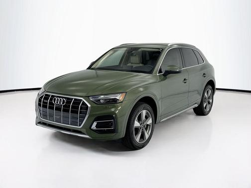 District Green Metallic 2024 Audi Q5 40 Premium Plus