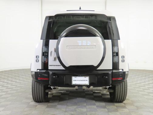 2026 Land Rover Defender P400 X-Dynamic SE