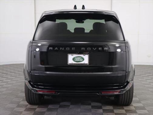 2025 Land Rover Range Rover P400 SE