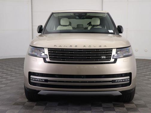 2025 Land Rover Range Rover P400 SE