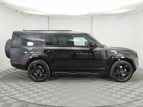 2025 Land Rover Defender V8
