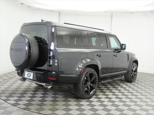 2025 Land Rover Defender V8