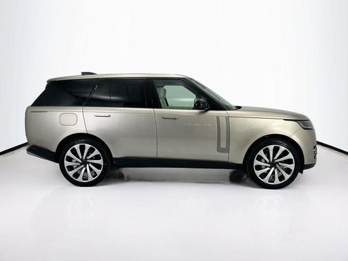 Batumi Gold Premium Metallic 2026 Land Rover Range Rover P400 SE