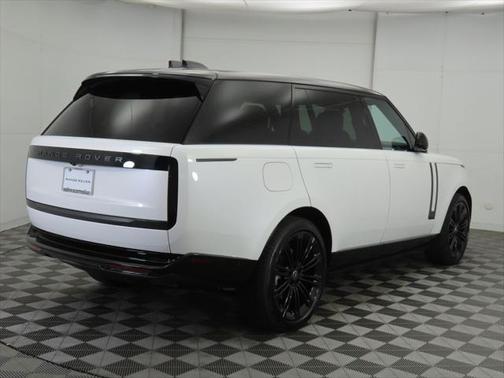 2025 Land Rover Range Rover P400 SE 7 Seat