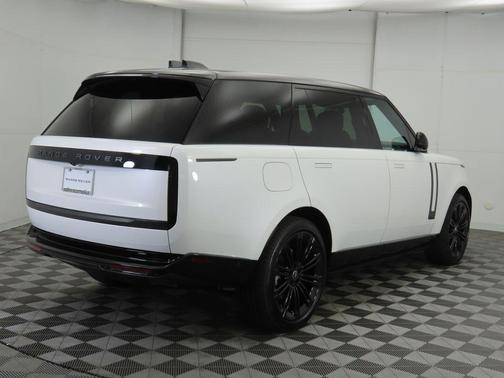2025 Land Rover Range Rover P400 SE 7 Seat