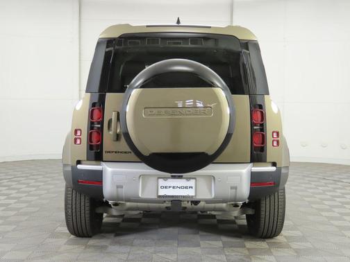 2025 Land Rover Defender 110 P300