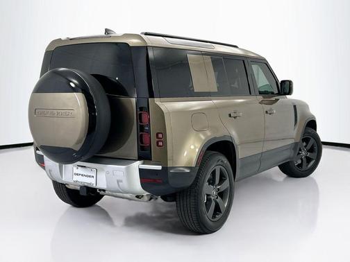2025 Land Rover Defender 110 P300