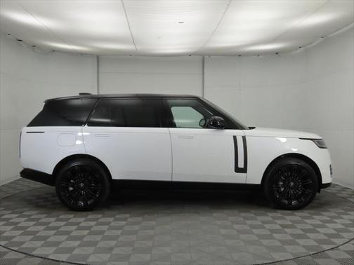 2025 Land Rover Range Rover P400 SE 7 Seat