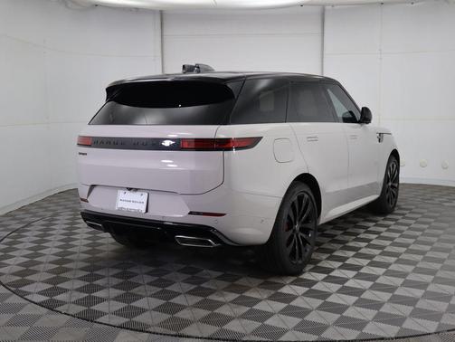 2025 Land Rover Range Rover Sport SE