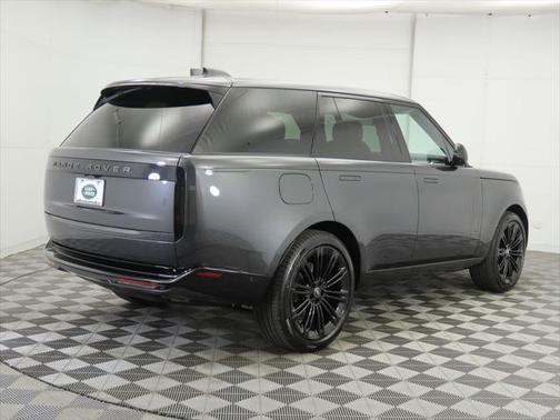 2025 Land Rover Range Rover P400 SE