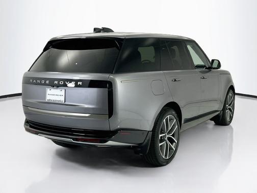 Eiger Grey Metallic 2026 Land Rover Range Rover SE