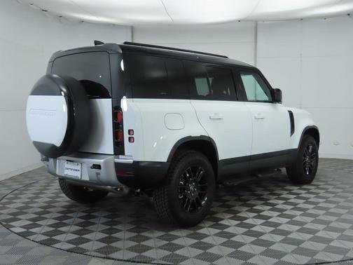 2025 Land Rover Defender 110 P300