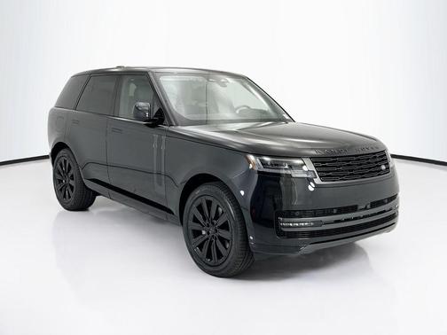 Santorini Black Metallic 2026 Land Rover Range Rover P400 SE