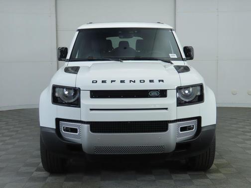 2025 Land Rover Defender 130 P400 S