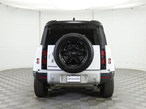 2025 Land Rover Defender 110 P300