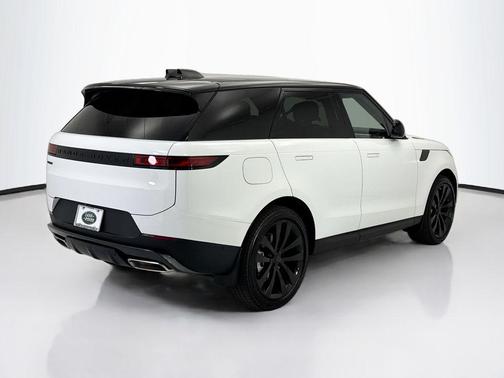 Fuji White 2026 Land Rover Range Rover Sport SE
