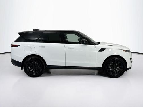 Fuji White 2026 Land Rover Range Rover Sport SE
