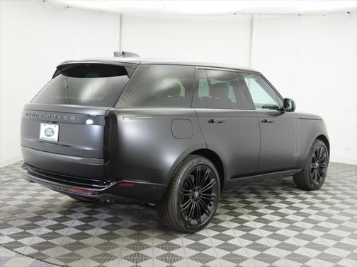 2025 Land Rover Range Rover P530 SE