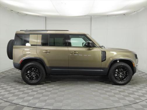 2025 Land Rover Defender 110 P300