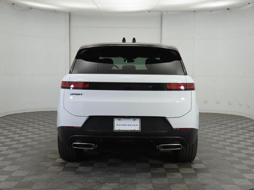 2026 Land Rover Range Rover Sport SE