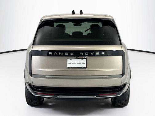 Batumi Gold Premium Metallic 2026 Land Rover Range Rover P400 SE