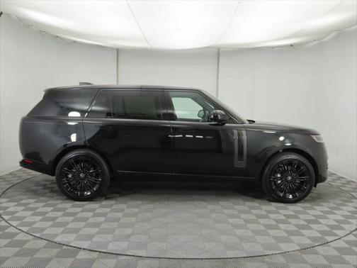 2025 Land Rover Range Rover P400 SE 7 Seat