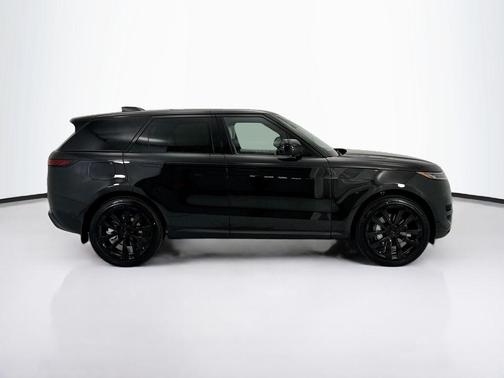 Santorini Black Metallic 2026 Land Rover Range Rover Sport SE