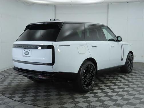 2025 Land Rover Range Rover P530 SE