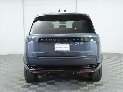 2025 Land Rover Range Rover P530 SE