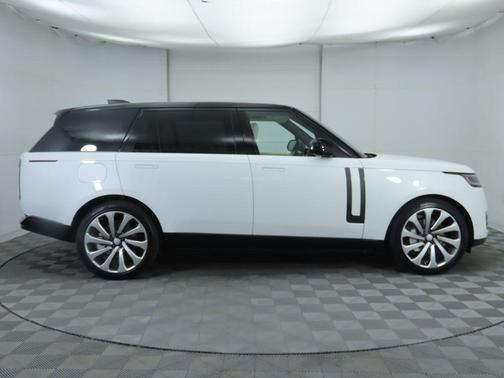 2025 Land Rover Range Rover P530 SE 7 Seat