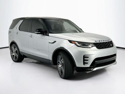 Santorini Black Metallic 2024 Land Rover Discovery P300 Dynamic SE