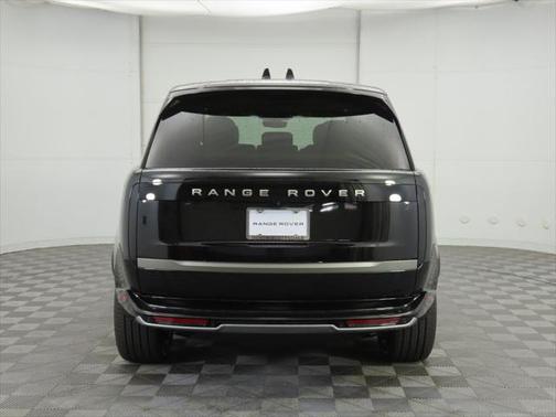 2025 Land Rover Range Rover P550e SE