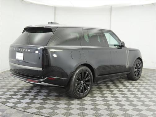 2025 Land Rover Range Rover P550e SE