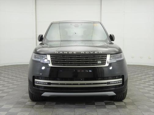 2025 Land Rover Range Rover P550e SE