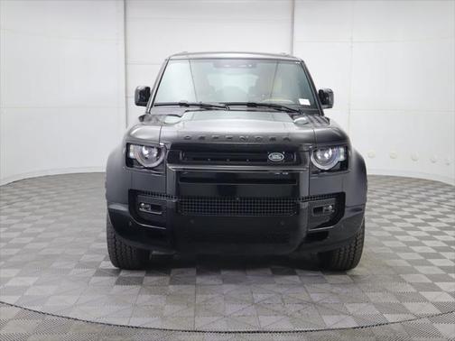 2025 Land Rover Defender 130 P400 X-Dynamic SE