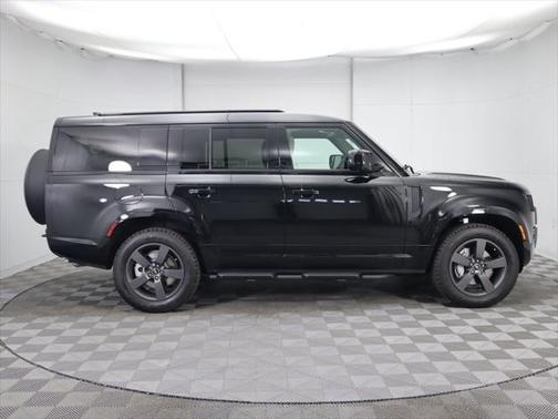 2025 Land Rover Defender 130 P400 X-Dynamic SE
