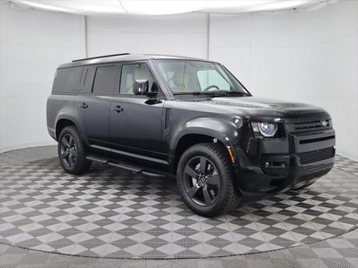 2025 Land Rover Defender 130 P400 X-Dynamic SE