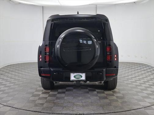 2025 Land Rover Defender 130 P400 X-Dynamic SE