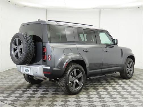 2025 Land Rover Defender 110 P400 S