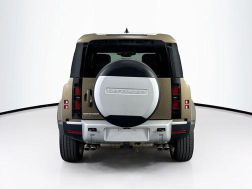 2024 Land Rover Defender 110 P500 SE