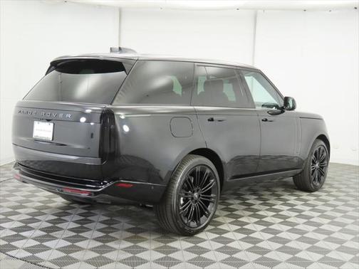2025 Land Rover Range Rover P400 SE
