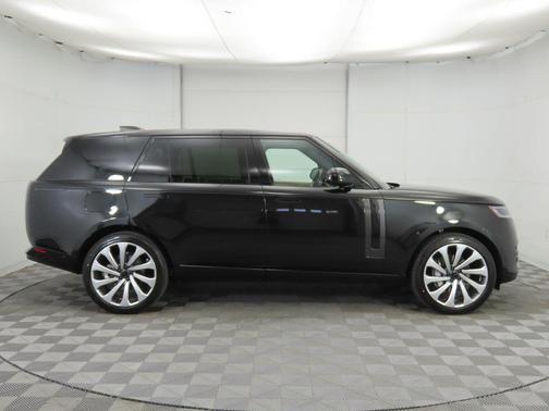 2026 Land Rover Range Rover P400 SE 7 Seat