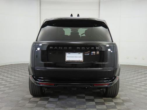 2026 Land Rover Range Rover P400 SE 7 Seat