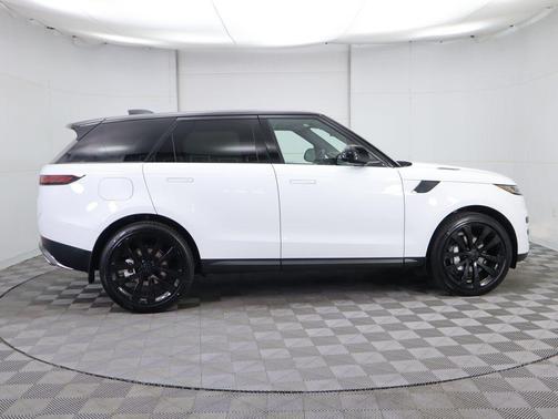2026 Land Rover Range Rover Sport SE